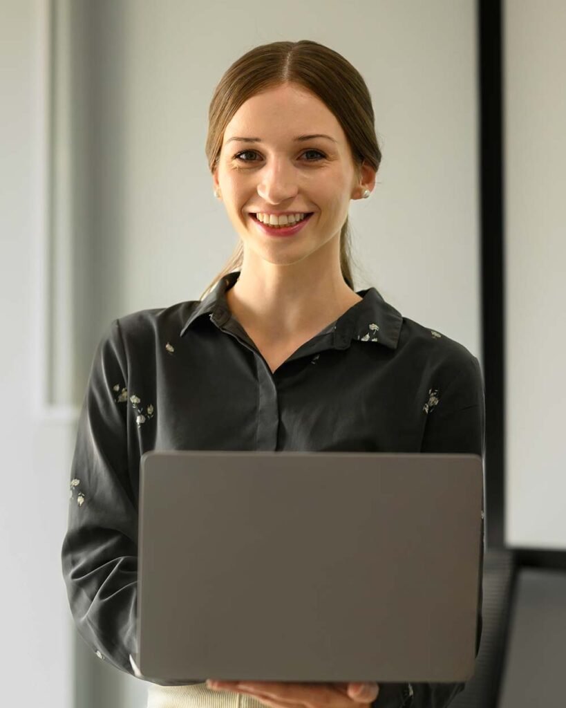 portrait of confident caucasian female manager hol kysp2up.jpg